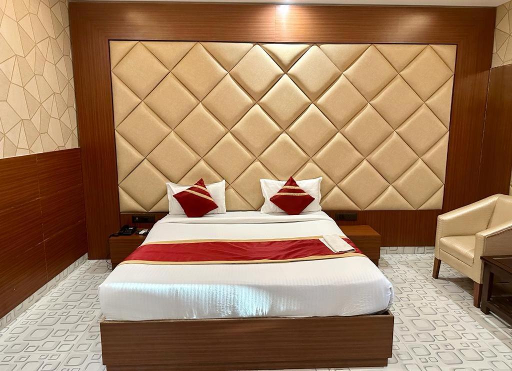 Royal Heritage Hotel & Resort Ayodhya Exterior foto