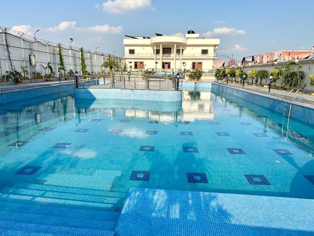 Royal Heritage Hotel & Resort Ayodhya Exterior foto
