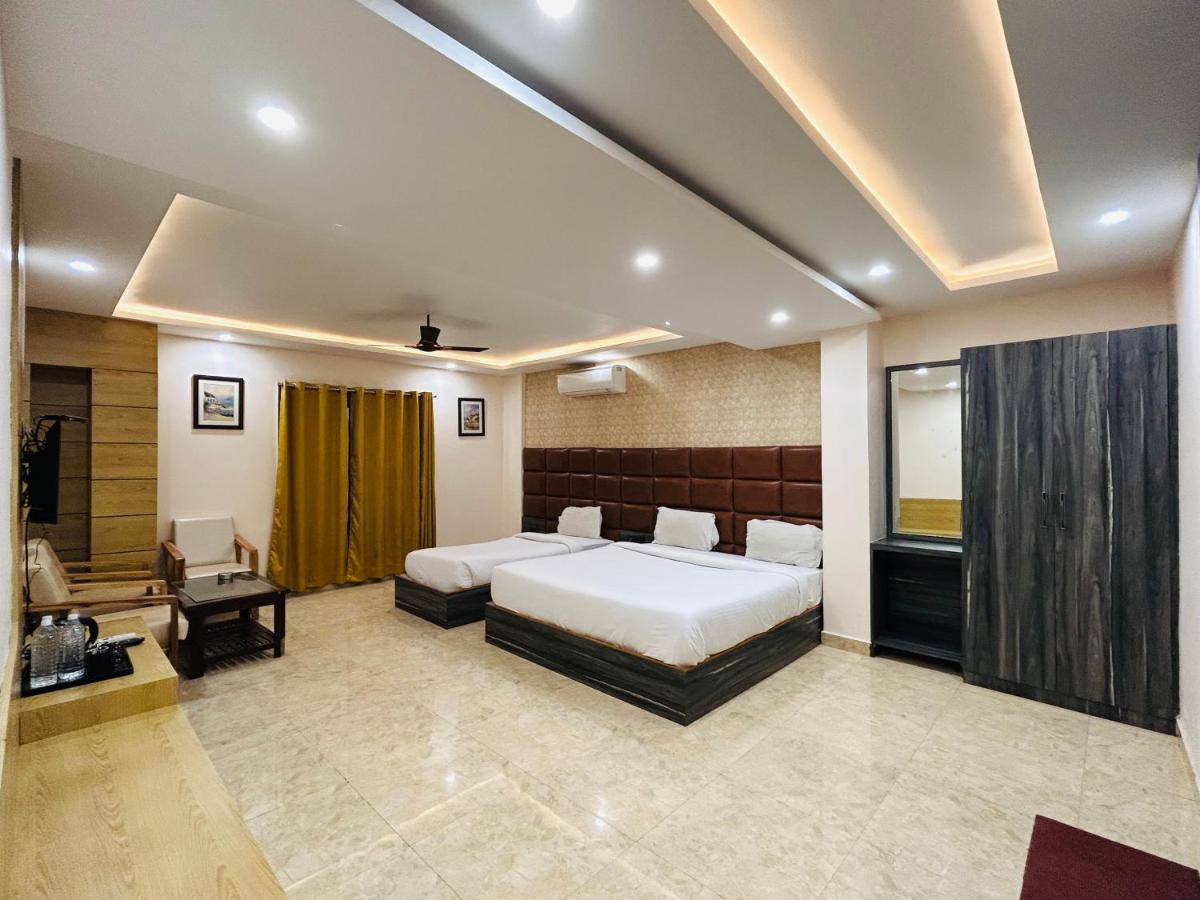 Royal Heritage Hotel & Resort Ayodhya Exterior foto