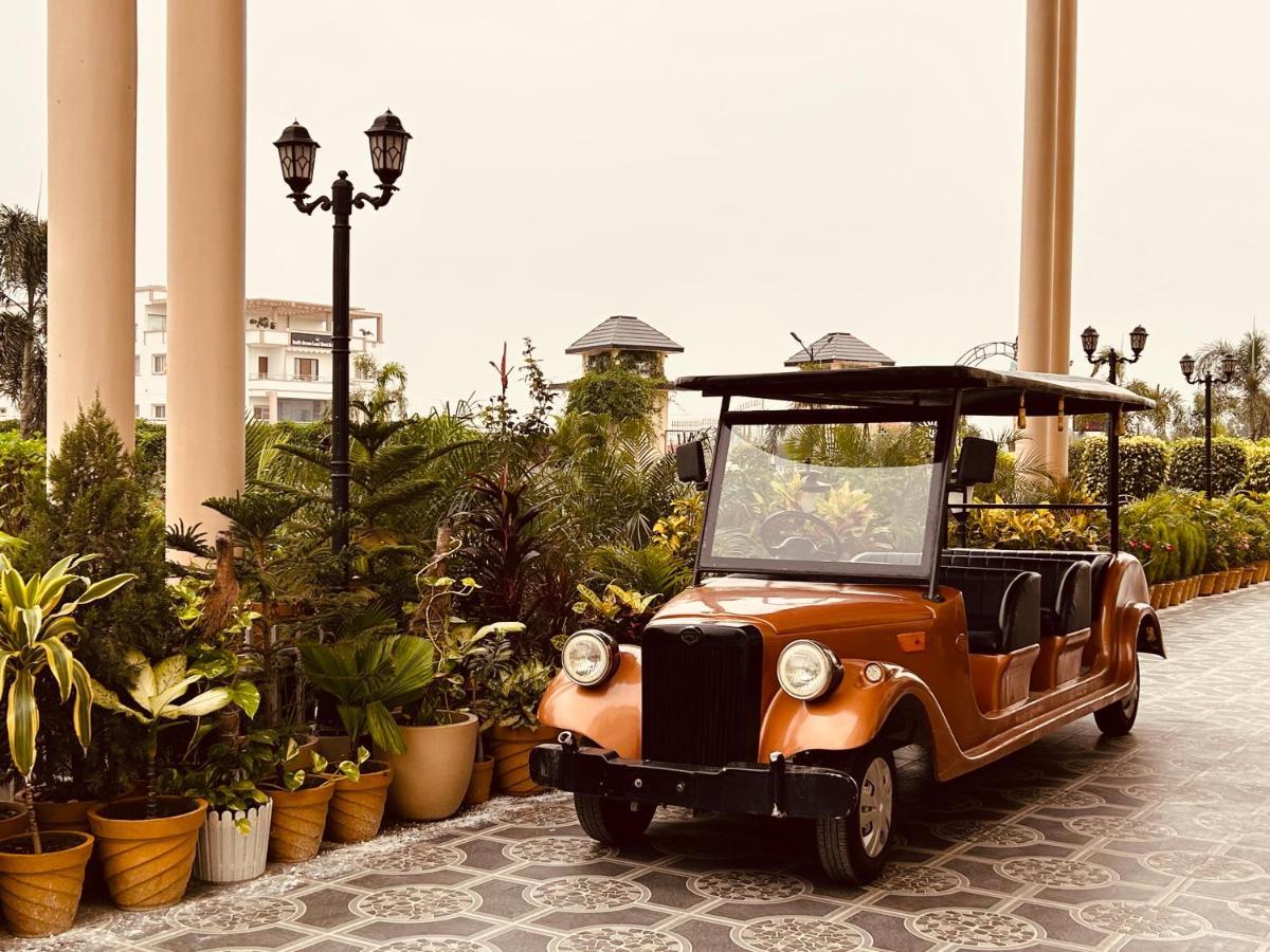 Royal Heritage Hotel & Resort Ayodhya Exterior foto