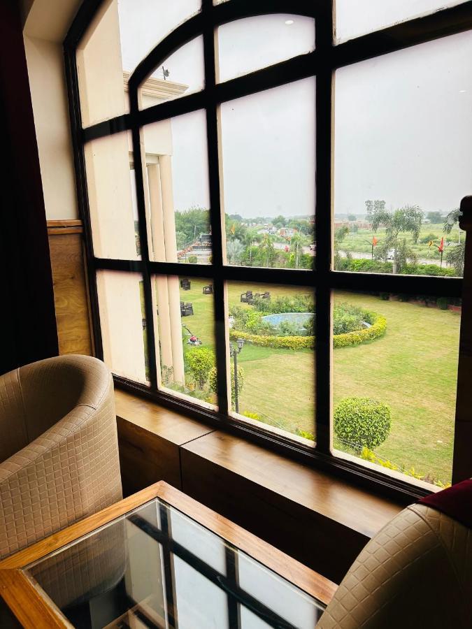 Royal Heritage Hotel & Resort Ayodhya Exterior foto